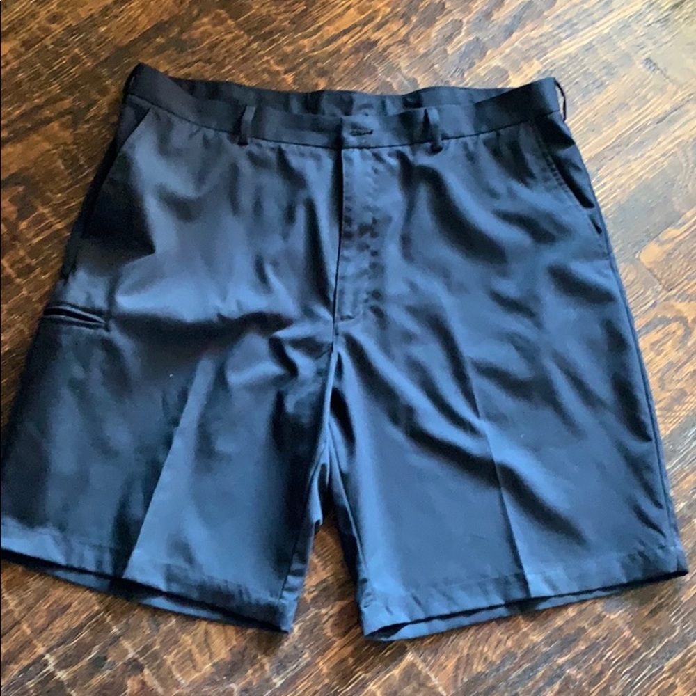 Men’s golf shorts